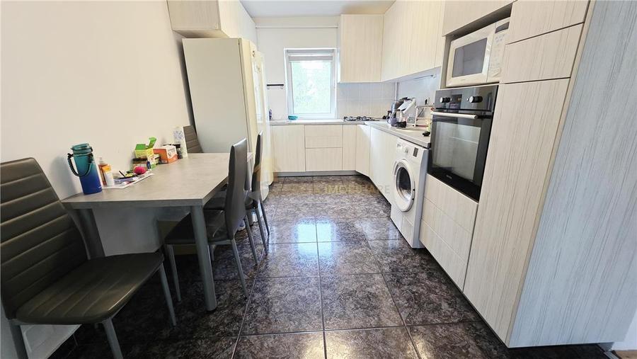 Apartament cu 4 camere decomandat, mobilat în Plopilor