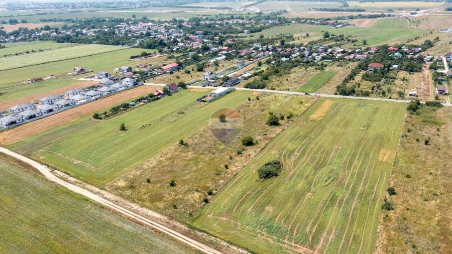 Teren Construcții intravilan de 2500 mp, în Zurbaua
