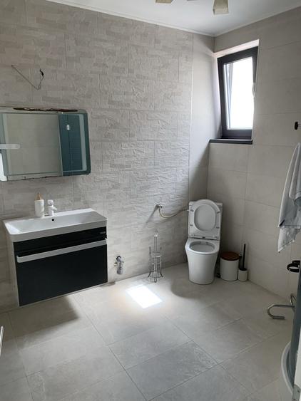 Casă cu 4 camere în Livezeni