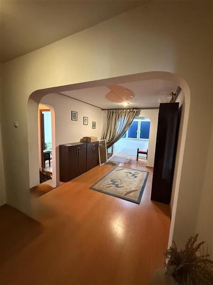 Apartament cu 4 camere decomandat în Inel II