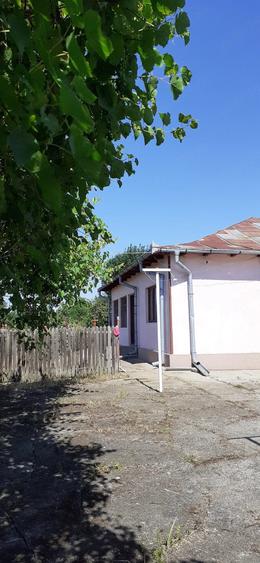 Casă cu 4 camere cu Teren 2350 Mp în Miroși