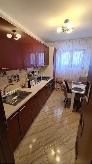Apartament cu 2 camere decomandat în Roșu