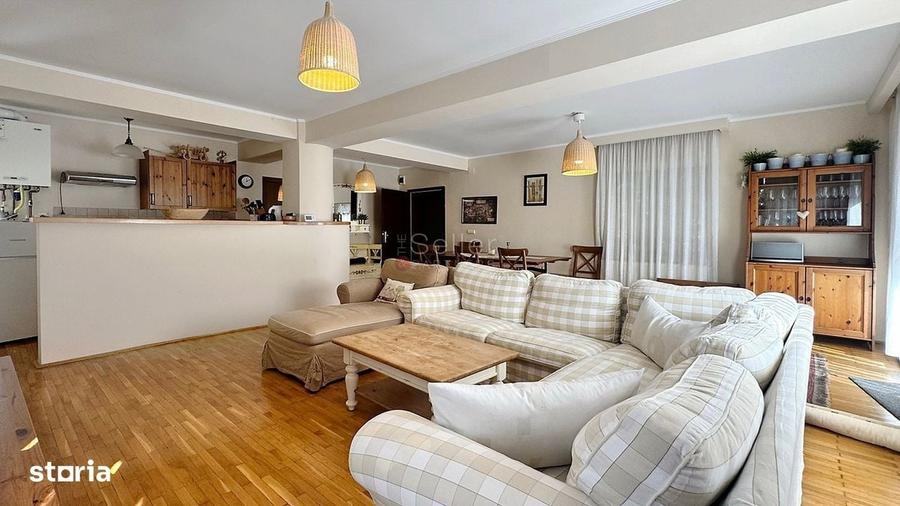 Apartament cu 4 camere decomandat în Poiana Brașov