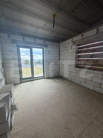 Casa de vanzare, 315 mp, 6 ari teren, 38 m front stradal, zona Plopeni - 2