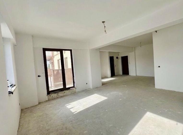 Apartament cu 3 camere decomandat în Aviației