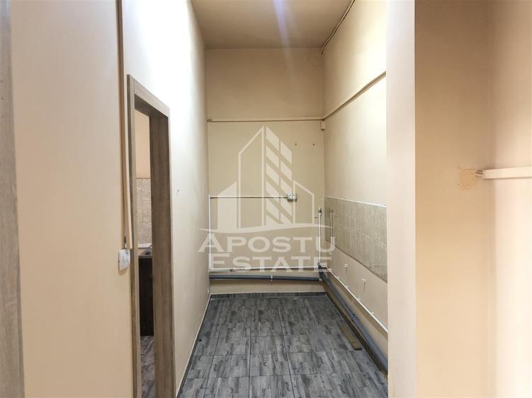 Spațiu comercial, de 240 mp, în Freidorf