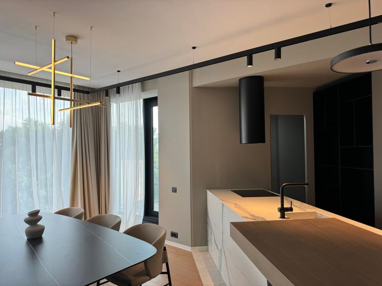 Apartament cu 4 camere decomandat în Herăstrău