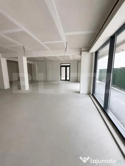 Spațiu comercial, de 101 mp, în Piața Centrală