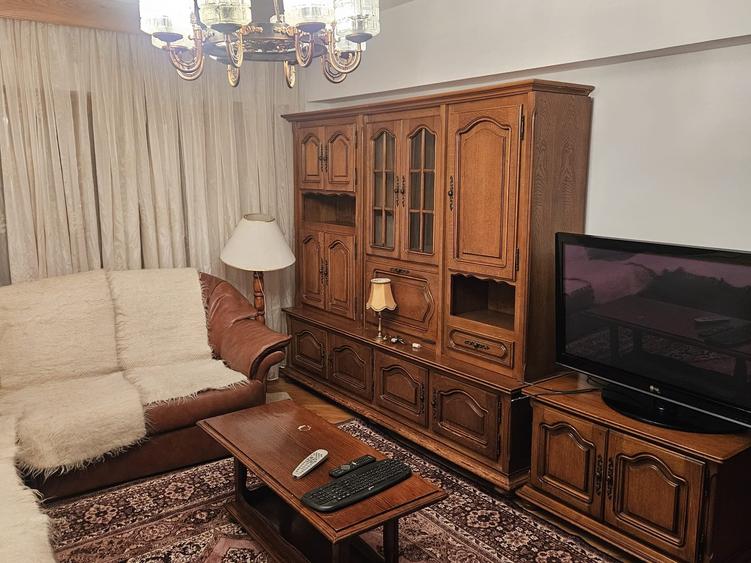 Apartament cu 4 camere decomandat în Central