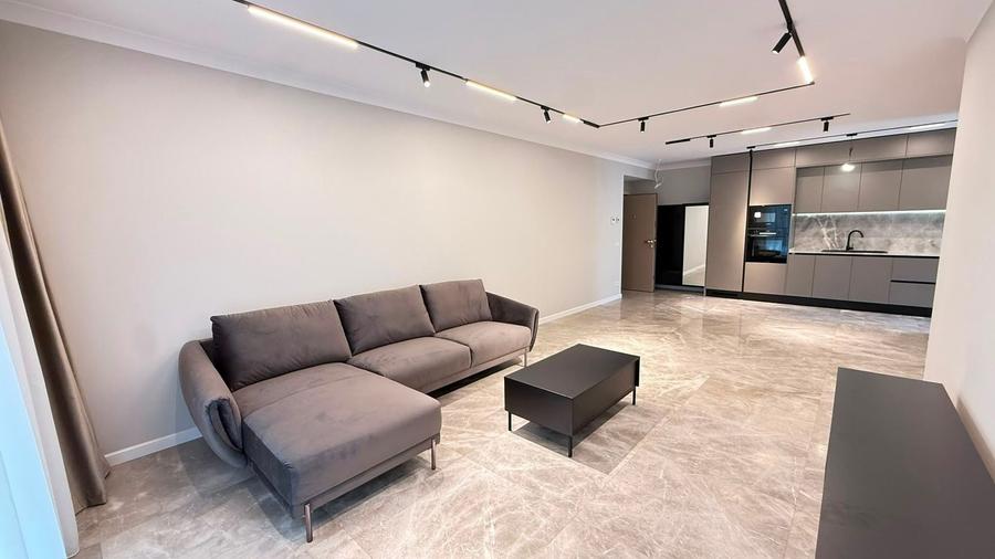 Apartament cu 3 camere decomandat, mobilat în Băneasa