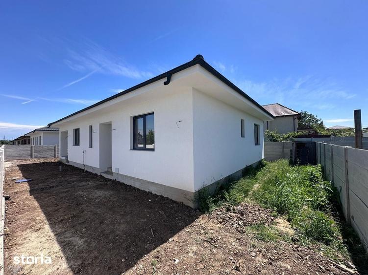 Casă cu 4 camere cu Teren 400 Mp în Domnești
