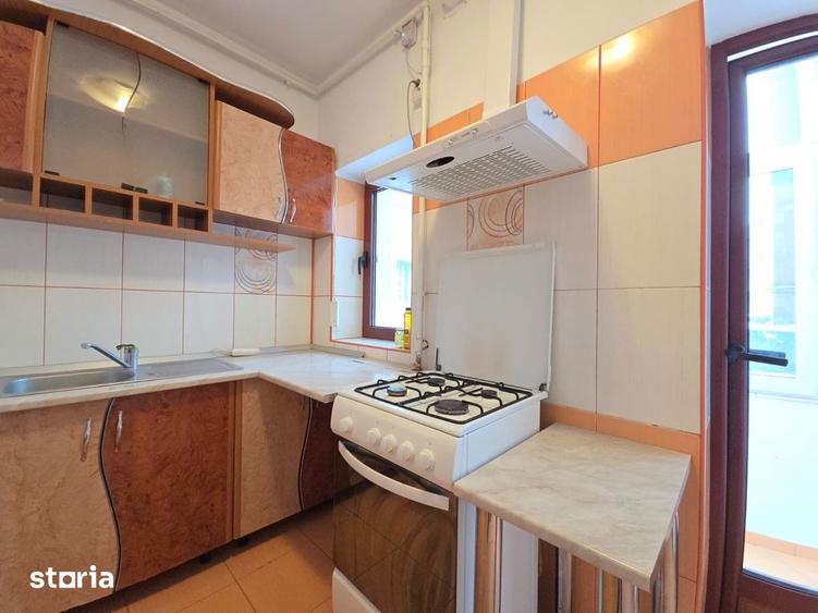 Apartament cu 3 camere, mobilat în Victoriei