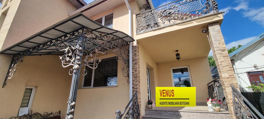 Casă individuală cu 7 camere cu Garaj în Central