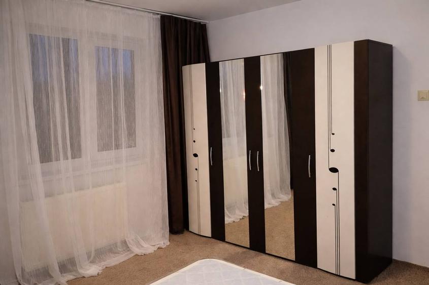 Apartament cu 2 camere decomandate, confort I, etaj intermediar, finisat, mobilat si utilat, zona Gr - 3