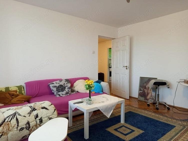 Apartament cu 4 camere decomandat în Progresul