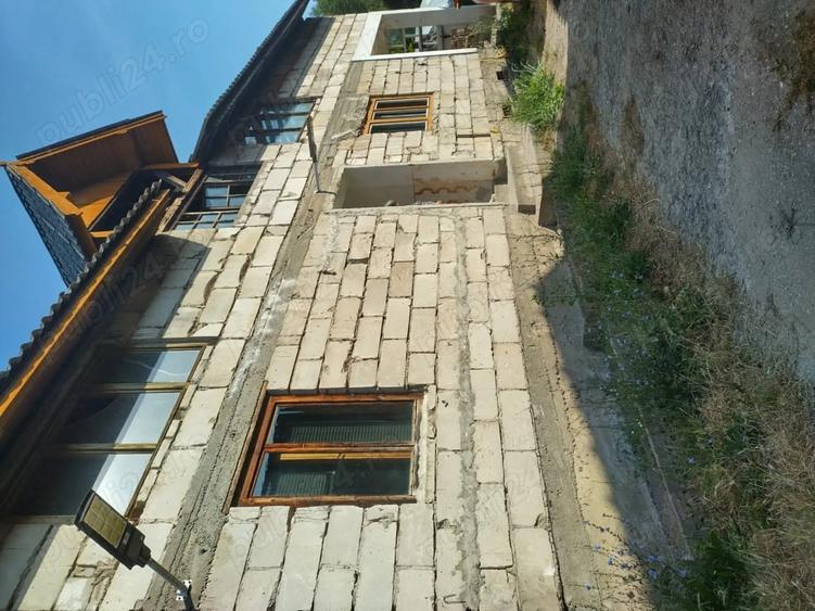 Casă cu 6 camere cu Teren 500 Mp în Almașu Sec