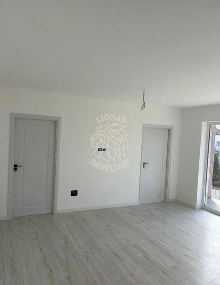 Apartament cu 3 camere decomandat în Calea Moldovei