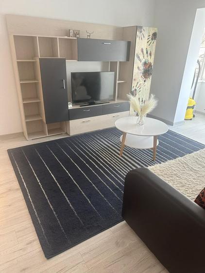 Apartament cu 2 camere semidecomandat în Tractorul