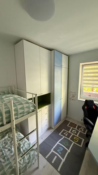 Apartament cu 3 camere decomandat în Exterior Vest