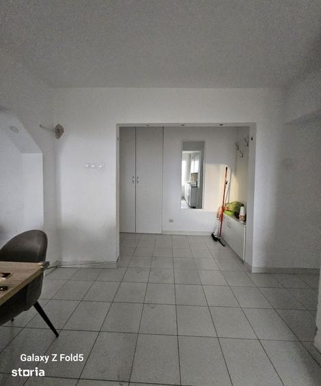 Apartament cu 3 camere decomandat în Rogerius