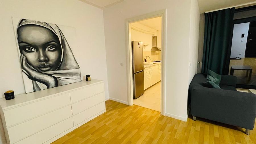 Apartament cu 2 camere semidecomandat, mobilat în Central
