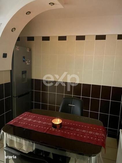 Apartament cu 3 camere decomandat în Tunari
