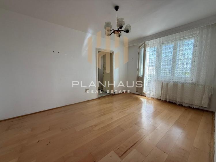 Apartament cu 3 camere semidecomandat în Central