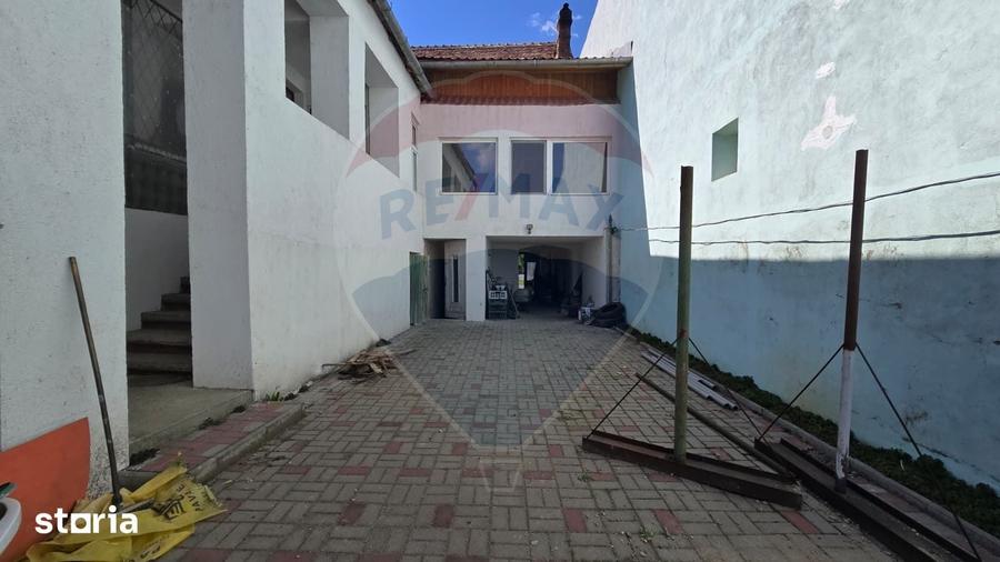 Casă cu 5 camere cu Teren 322 Mp în Central