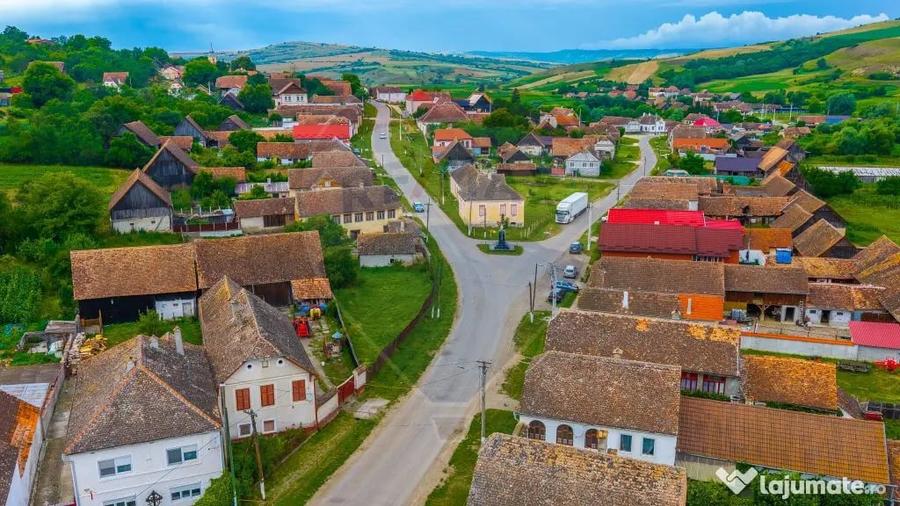 Casă cu 7 camere cu Teren 1044 Mp în Jibert