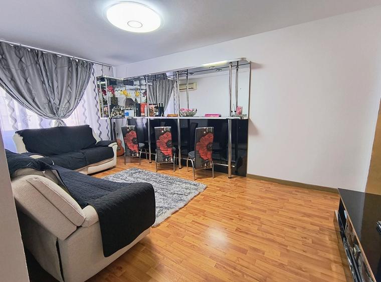 Apartament cu 4 camere semidecomandat, mobilat în Fizicienilor