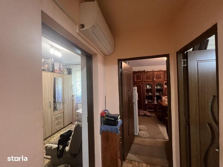 Apartament cu 3 camere decomandat în Botizului