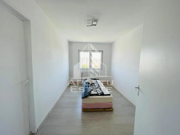 Apartament cu 4 camere decomandat în Aurel Vlaicu
