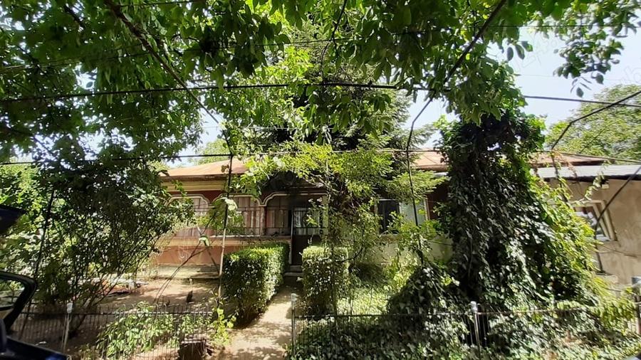 Casă cu 3 camere în Frumușani