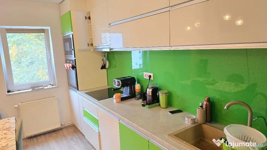 Apartament cu 4 camere decomandat în Central