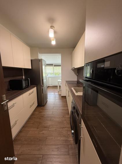 Apartament cu 4 camere semidecomandat, mobilat în Exterior Vest
