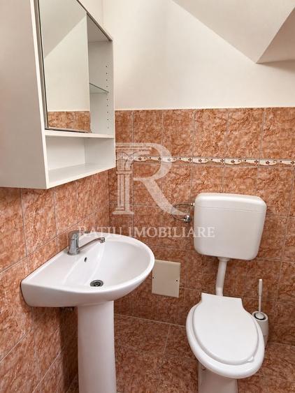Casă individuală cu 5 camere cu Canalizare în Biharia
