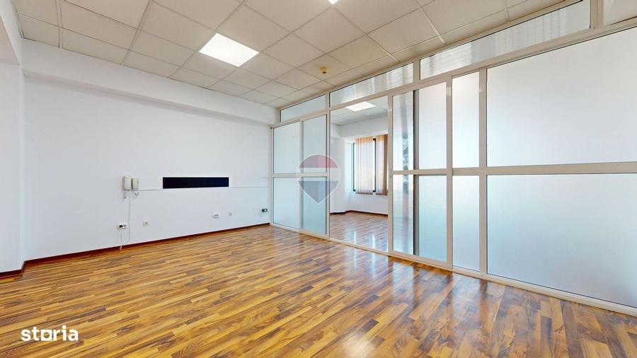 Spațiu comercial, de 77 mp, în Centrul Civic