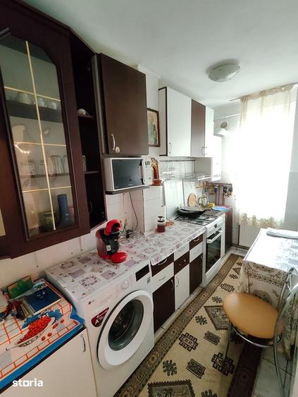 Apartament cu 2 camere semidecomandat în Podu Roș