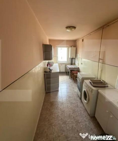 Apartament cu 3 camere decomandat în Central