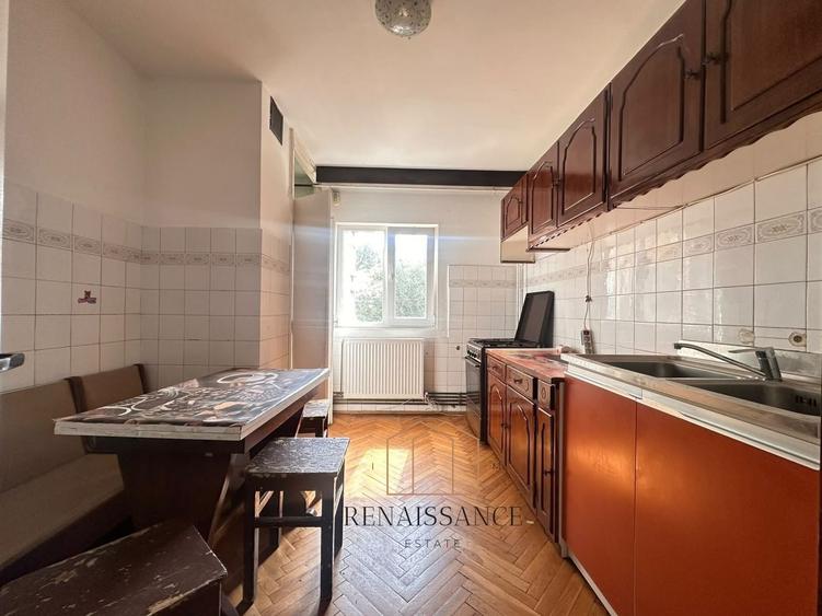 Apartament cu 3 camere decomandat, mobilat în Girocului