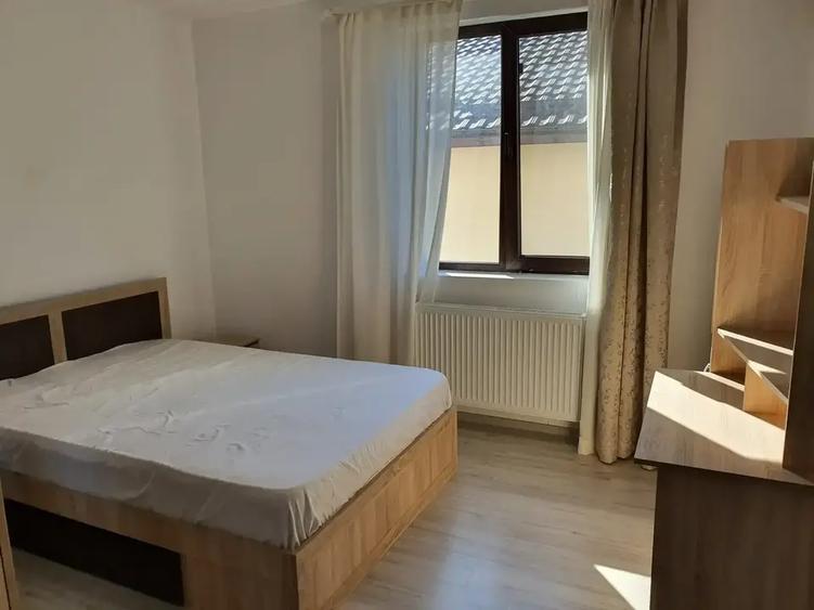 Apartament cu 3 camere decomandat, mobilat în Titan