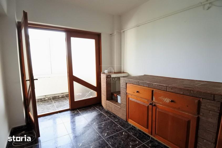 Apartament cu 3 camere decomandat în Energiei