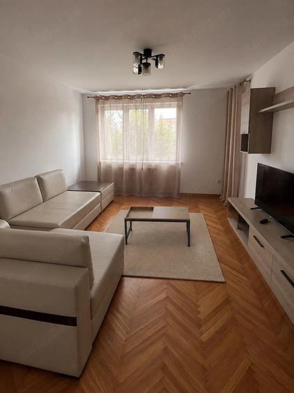 Apartament cu 3 camere decomandat în 1 Mai