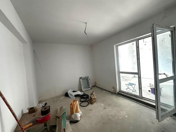 Apartament cu 5 camere decomandat în Dobroești