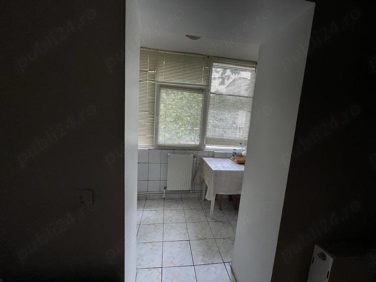 Apartament cu 3 camere decomandat în Steaua