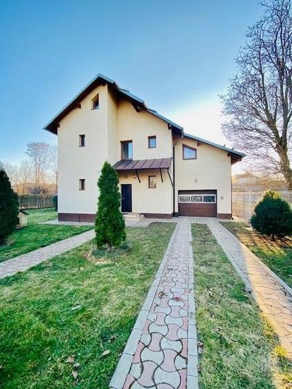 Casă individuală cu 7 camere cu Canalizare în Breaza