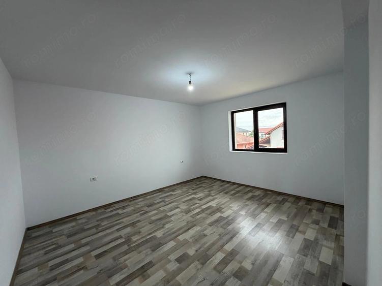 Casă cu Teren 253 Mp în Est
