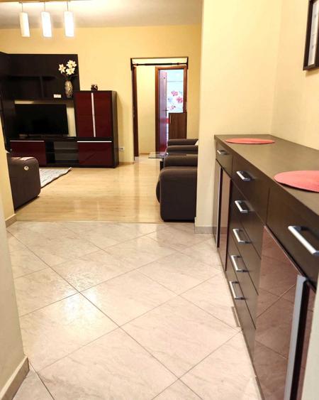 Apartament cu 3 camere semidecomandat în Iancului