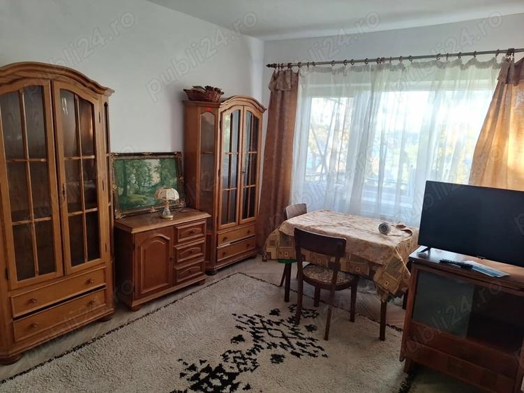 Apartament cu 3 camere semidecomandat în Gară