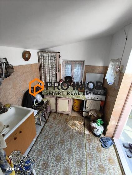 Casă cu 5 camere semidecomandat cu Teren 720 Mp în Gura Dimienii